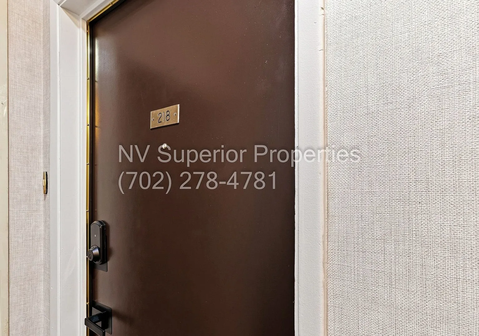SE!! Regency Towers Guard Gated!! Remodeled!! No Carpet!! Close to Strip and Covention Center!! — Photo 4