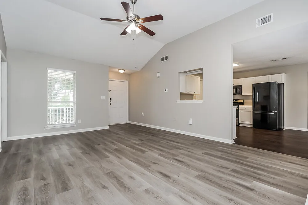 3 bed, 2.0 bath, 1283 sqft, $1,850 — Photo 4