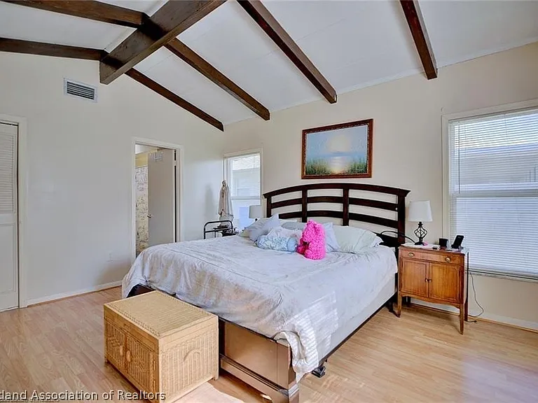 136 Ida Ave — Photo 13