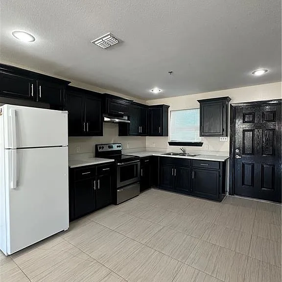1403 W Kiwi Ave #4 — Photo 5