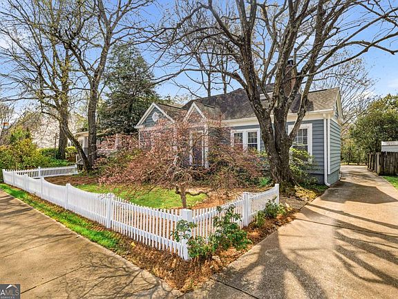 3rd image of 811 E Ponce De Leon Ave