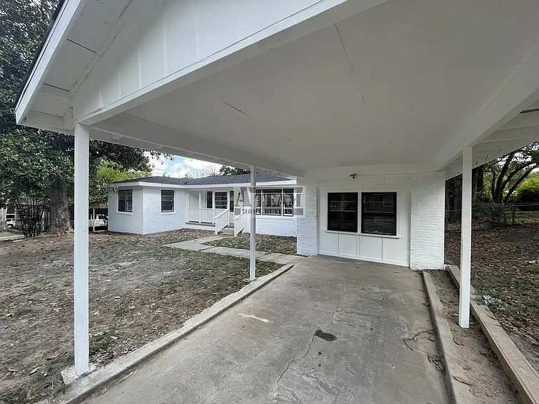 505 Highland Dr — Photo 2