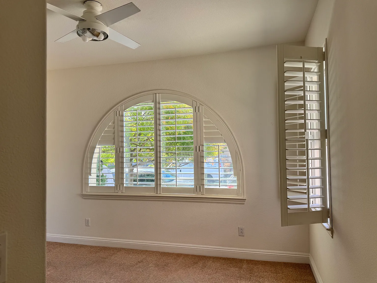 5 bed, 4.5 bath, 3668 sqft, $6,600 — Photo 2
