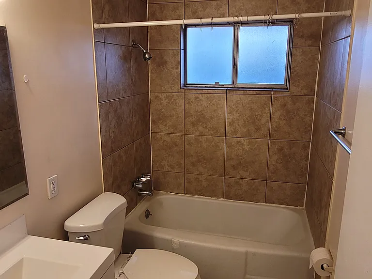 2402 W Hayward Ave #2 — Photo 6