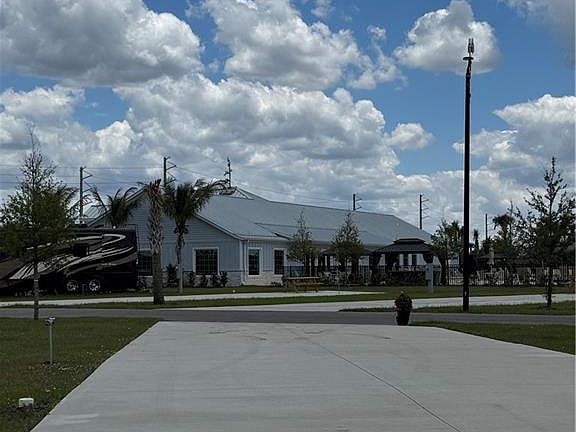 2nd image of 316 Horizon RD
