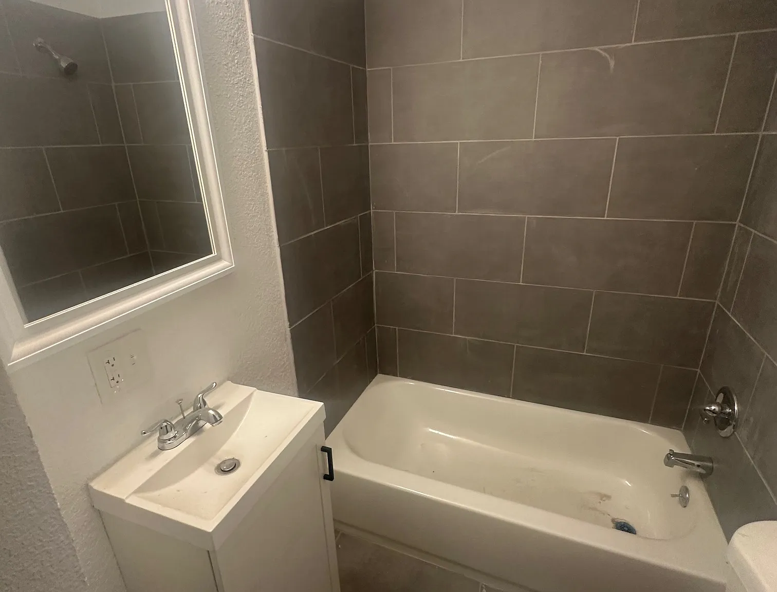 2 bed, 1086 sqft, $990 — Photo 1
