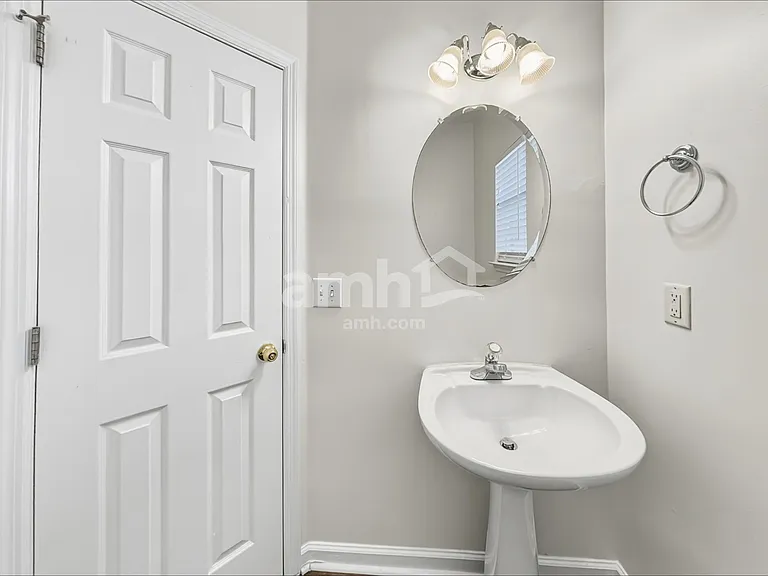 1513 Cardinal Ln — Photo 10