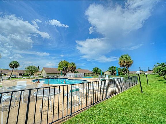4th image of 7739 SE Sugar Sand Cir