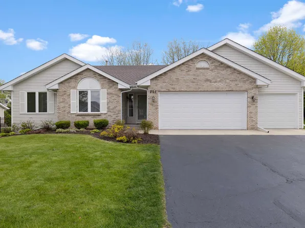 207 Sherman Ln, Poplar Grove, IL 61065