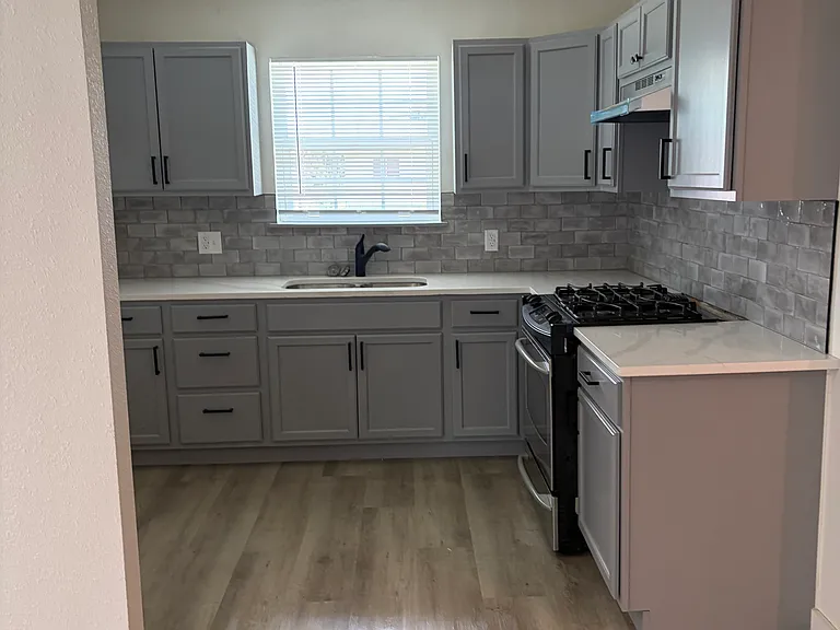 1729 E Woodrow St — Photo 6