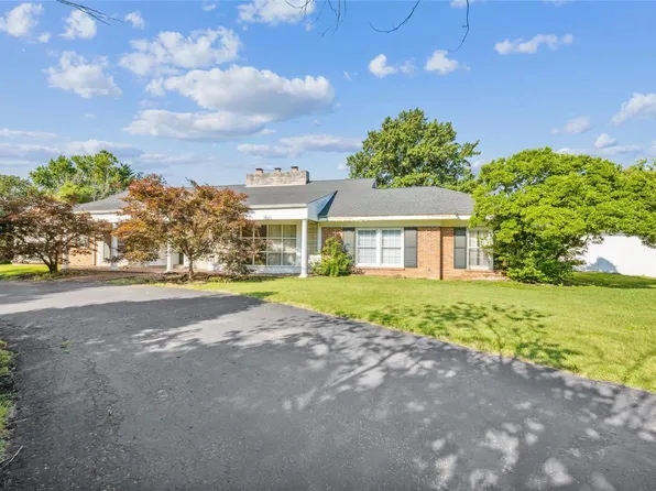 5 Westwood Country Clb, Saint Louis, MO 63131
