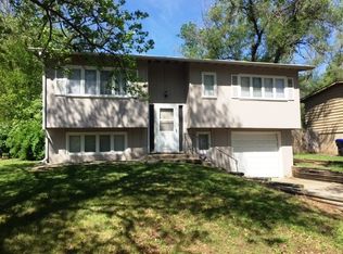 3413 SW Lakeside Dr, Topeka, KS 66614
