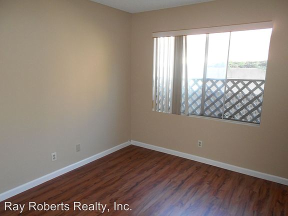 4th image of 4522 N Lakewood Blvd APT 101