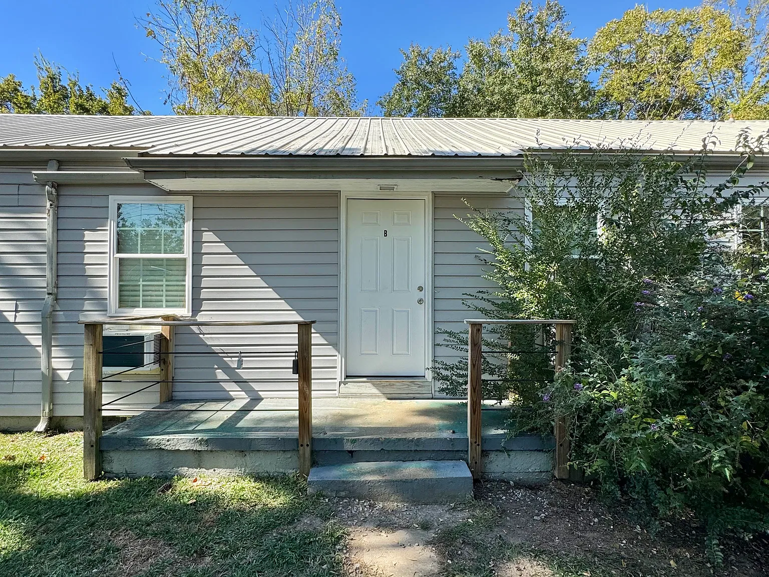 207 Laws Ave — Photo 2