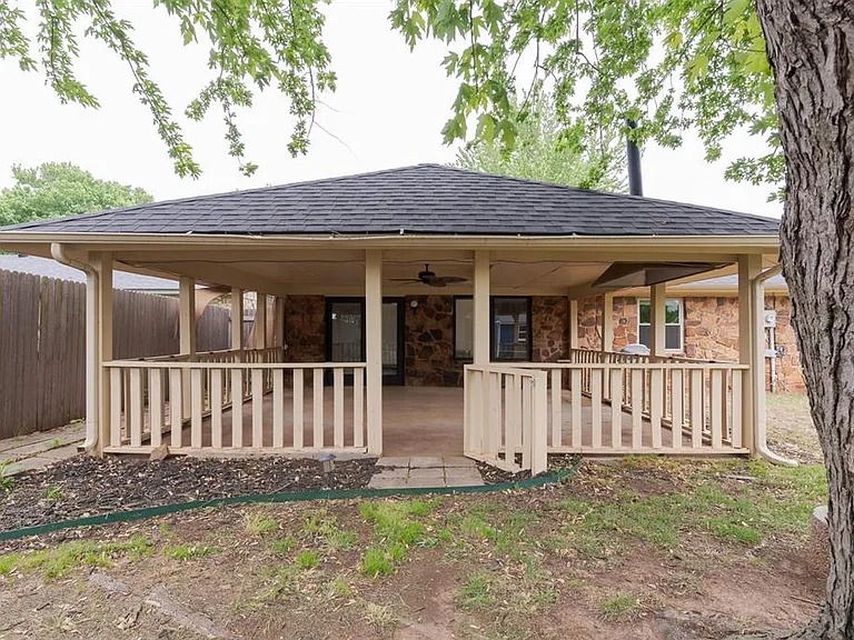 320 Elwood Dr — Photo 30