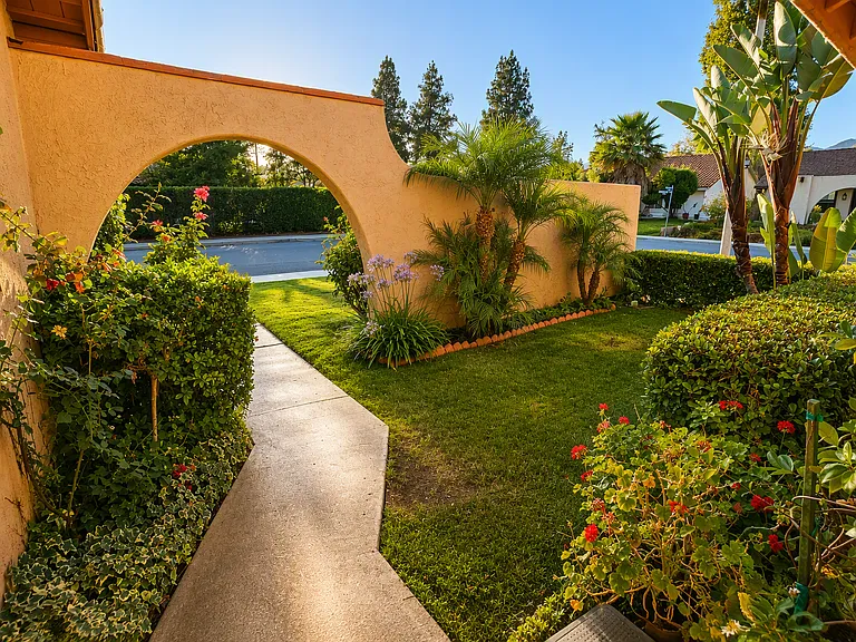 Private Front Yard -2