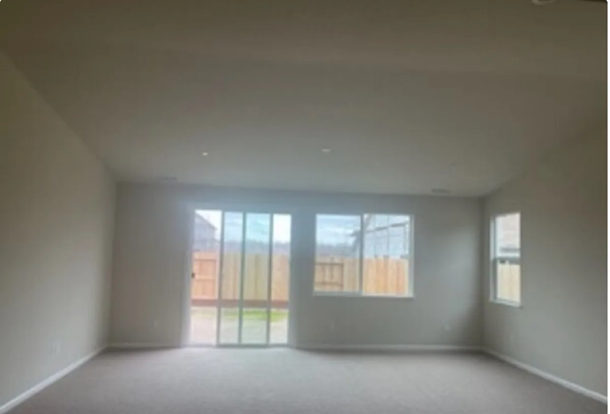 Building Photo - 4368 Vanguard Dr