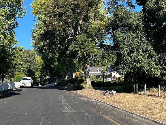 2nd image of 1451 Park Road