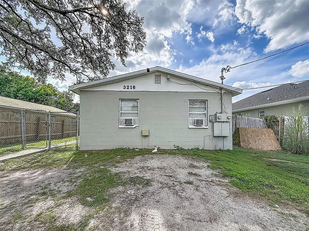 2 bed, 1.0 bath, 648 sqft, $1,600 — Photo 2
