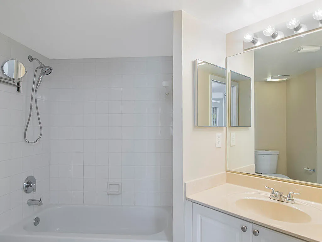 3 bed, 2.0 bath, 1173 sqft, $2,800 — Photo 4