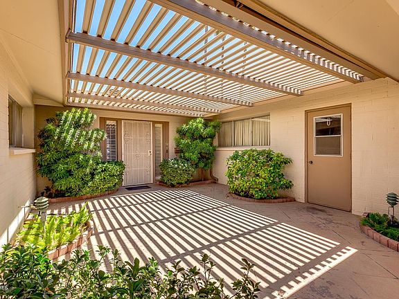 COVERED FRONT COURTYARD