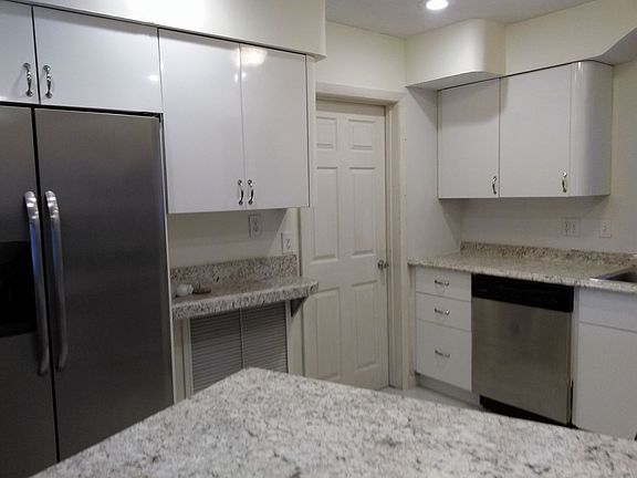 5th image of 2252 Illinois Ave