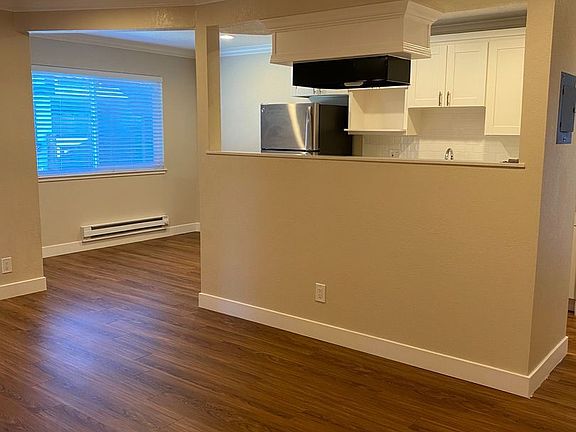 2nd image of 3730 Moorpark Ave #1