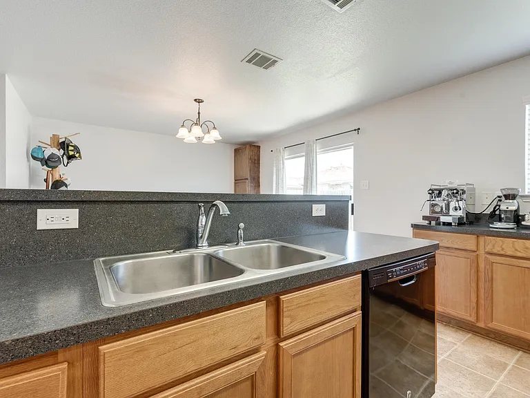542 Del Mar Dr — Photo 15