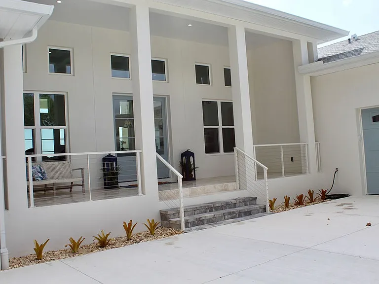 224 N Riverside Dr — Photo 50