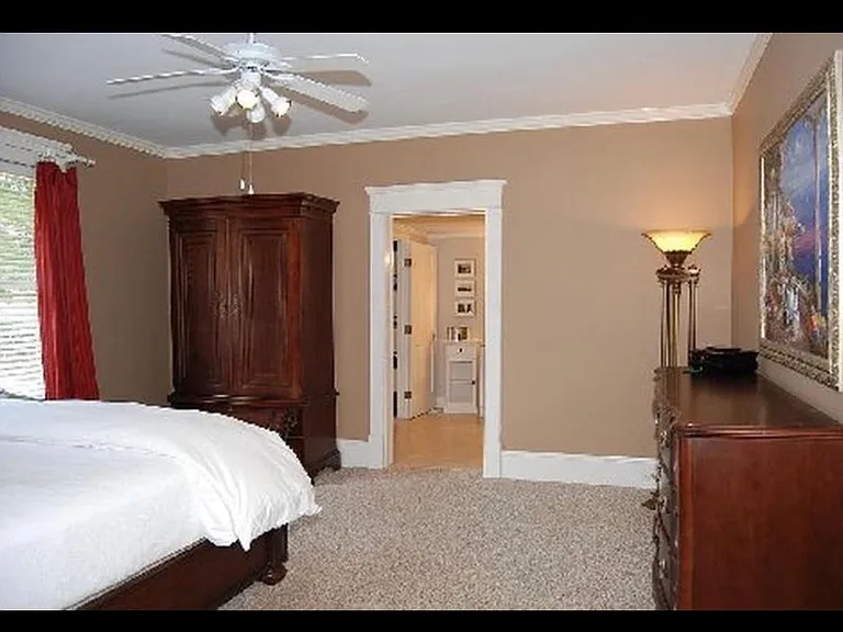 621 Oakland Ave — Photo 9