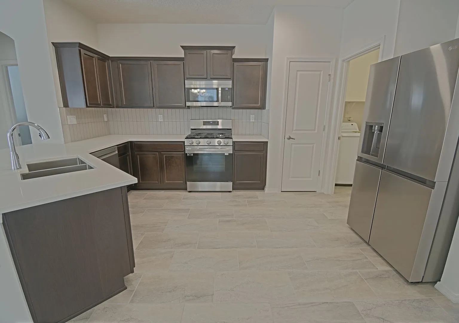 3bd/2ba Available in Rio Rancho — Photo 2
