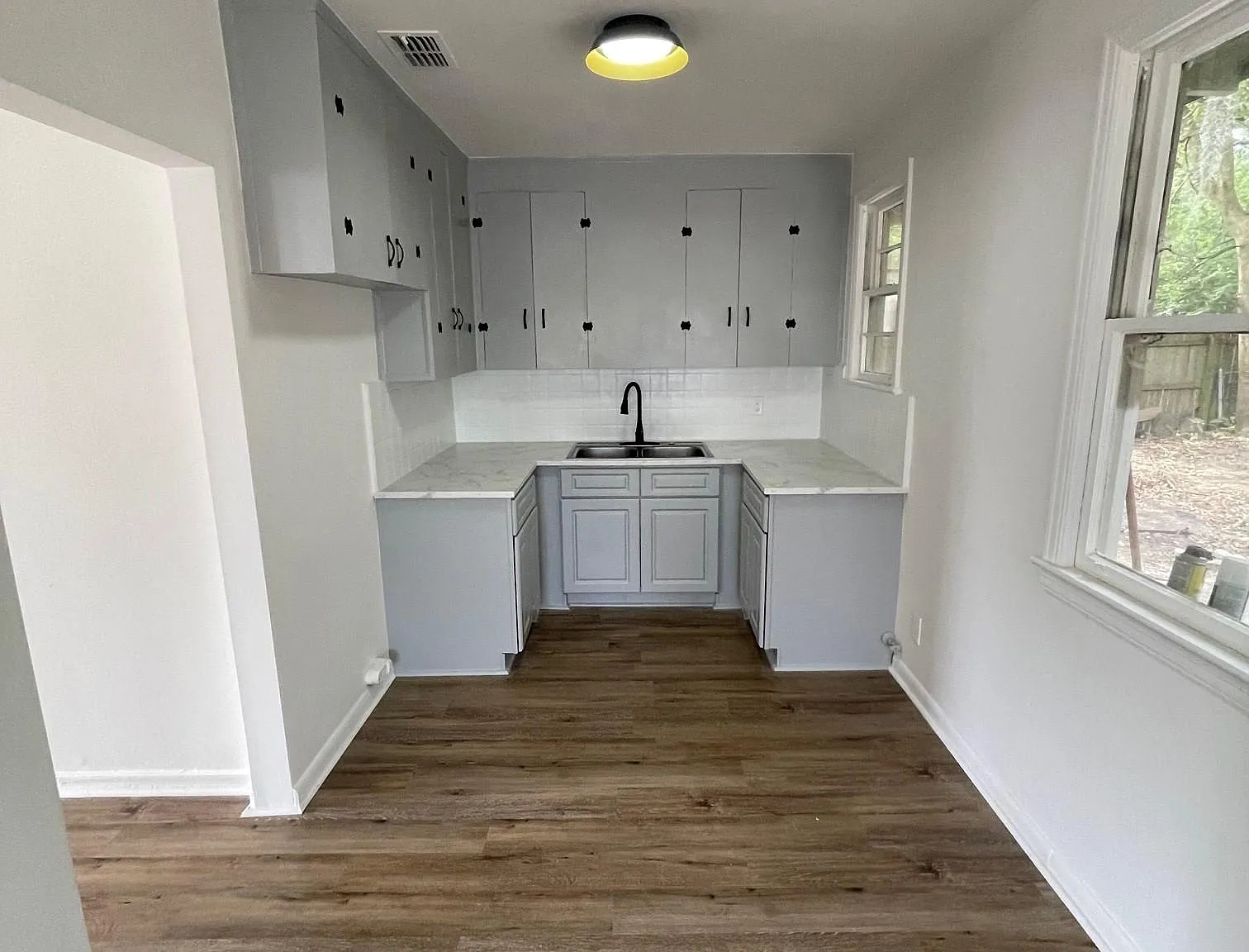3 bed, 1100 sqft, $1,800 — Photo 3