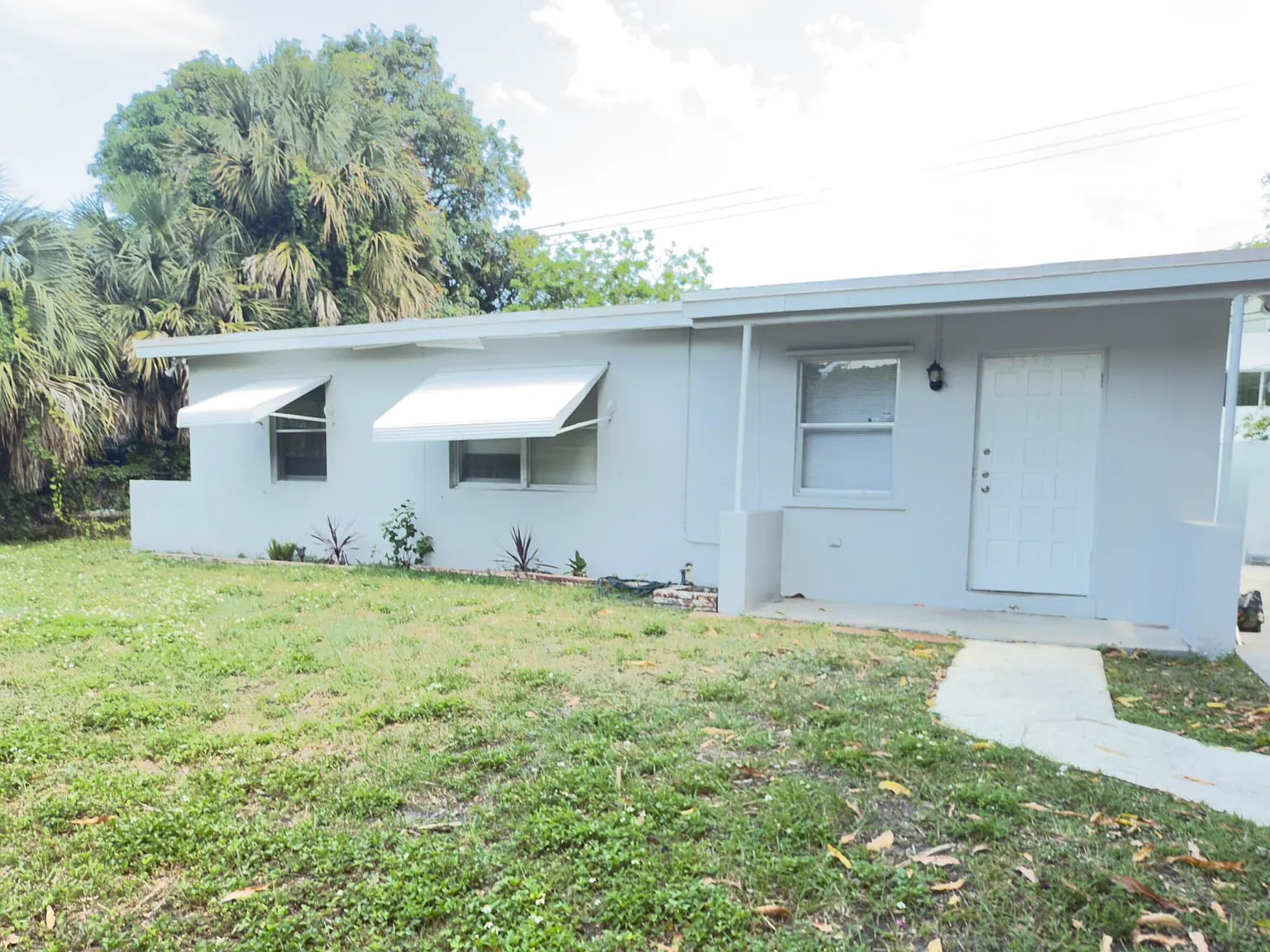 3 bed, 1.0 bath, 912 sqft, $2,399 — Photo 2