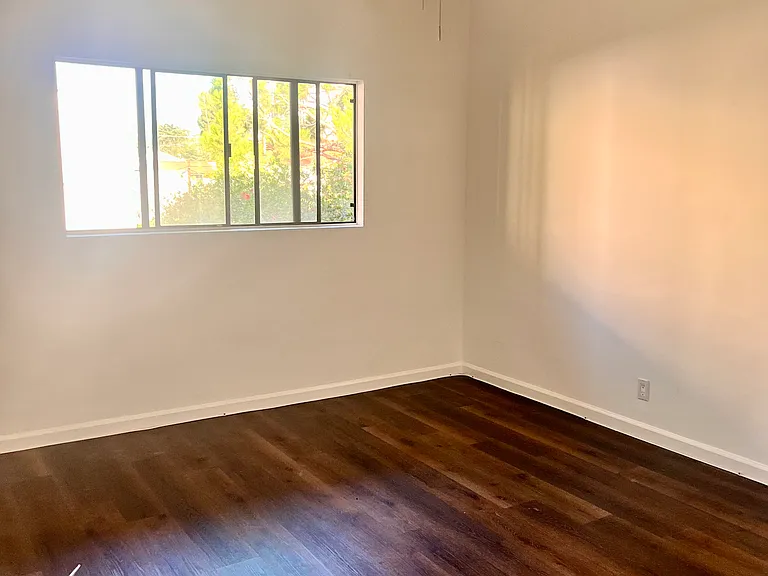 4233 Avocado St #4237-1/2 — Photo 12