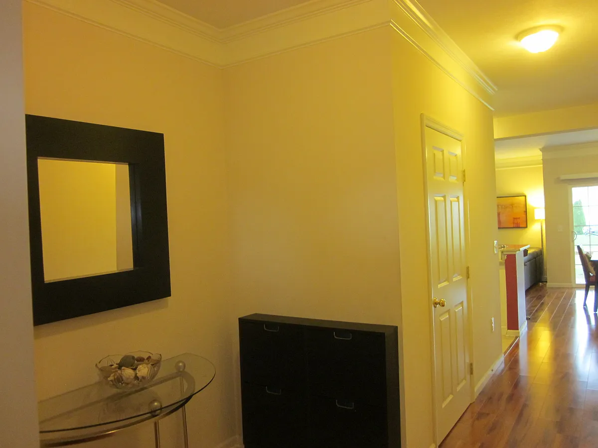 Spacious Foyer area at the entrance - 4934 Ivyvine Blvd