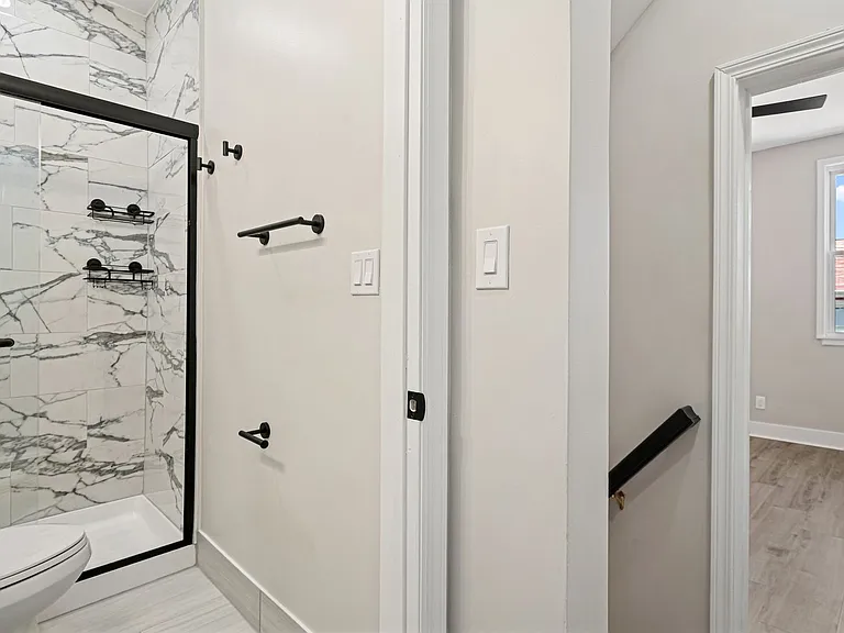 343 Ella St — Photo 18