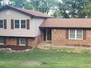 5228 Ozarkglen Dr, Saint Louis, MO 63128