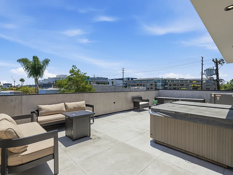 425 N Alfred St — Photo 19