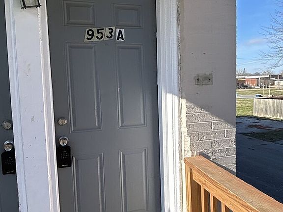 2nd image of 953 Catalpa St Floor 2