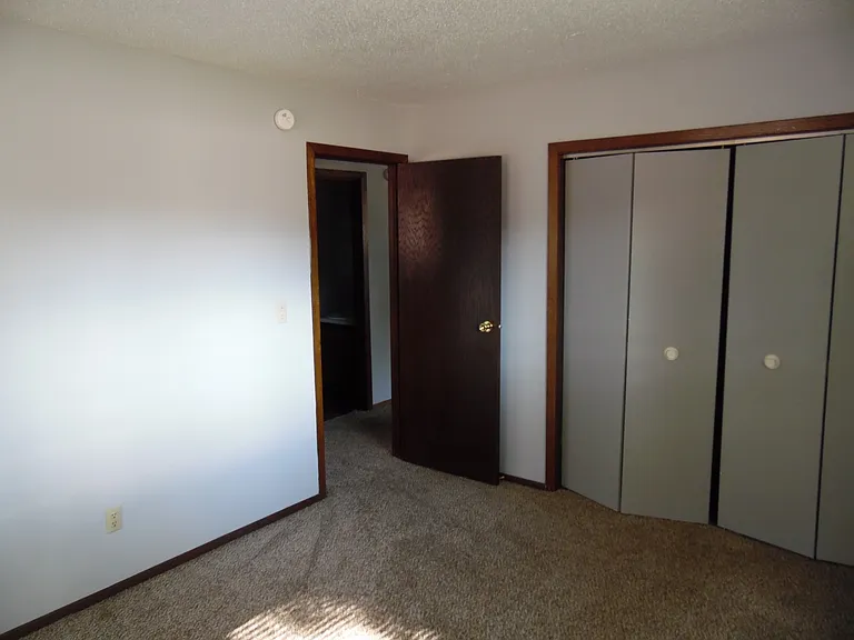 Arnold's Park Apartments — Photo 26