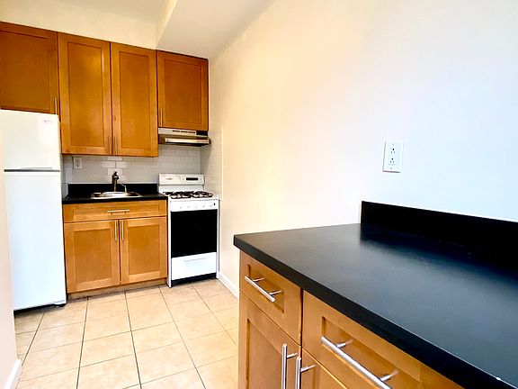 5th image of 501 E 78th St APT 6E