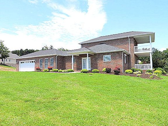 3rd image of 135 Westhaven Dr