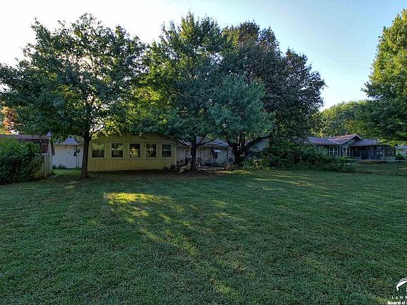 3rd image of 2908 Belle Haven Dr