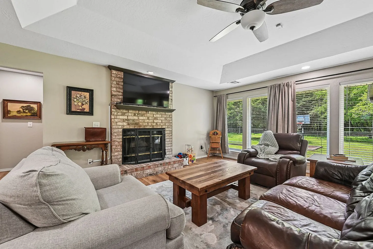 3 bed, 2.0 bath, 1948 sqft, $4,641 — Photo 2