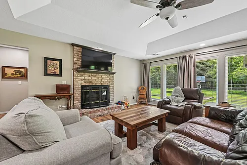 822 Chatsworth Dr #ID1526865P Photo 1