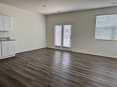 3rd image of 1051 Paddington Dr