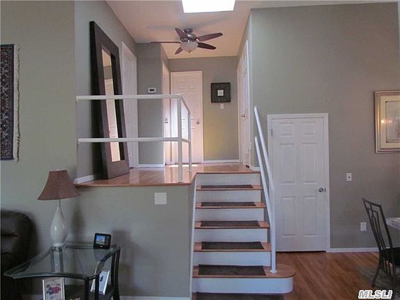 3rd image of 879 Oakland Ct