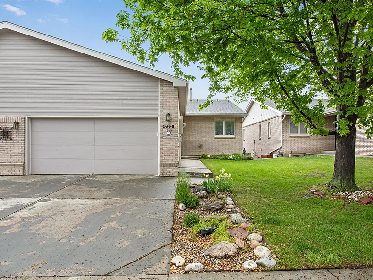 1606 Northbrook Dr — Photo 1