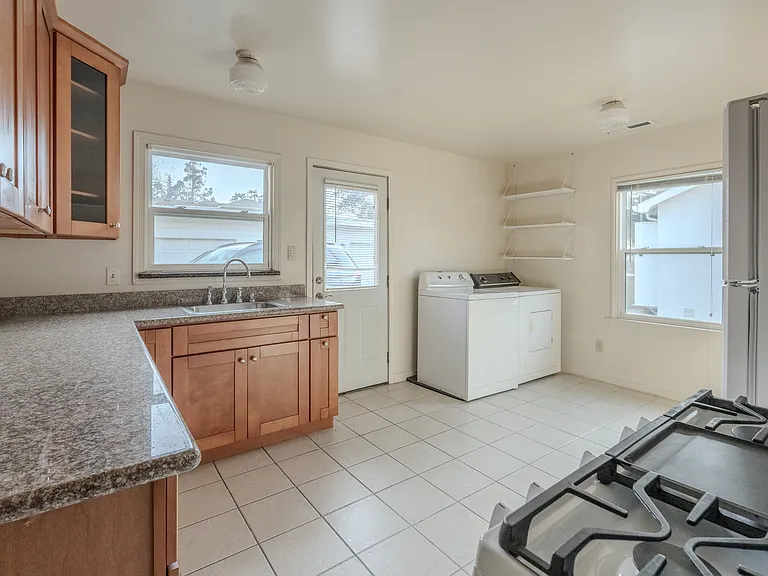 618 Central Ave — Photo 4