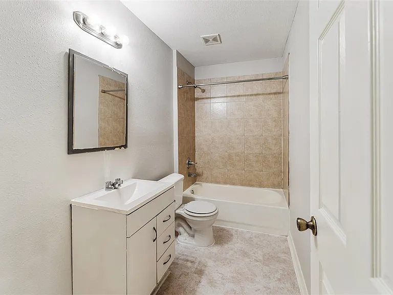 9610 Buffum St #B — Photo 15
